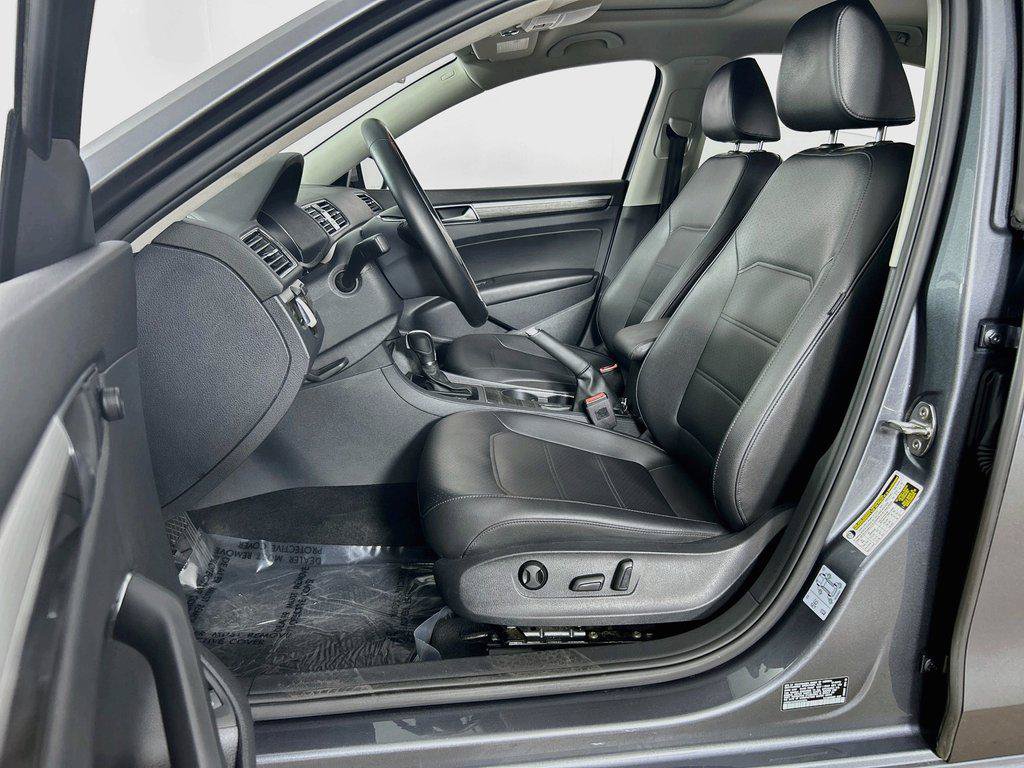 Used 2018 Volkswagen Passat 2.0T SE FWD image 20