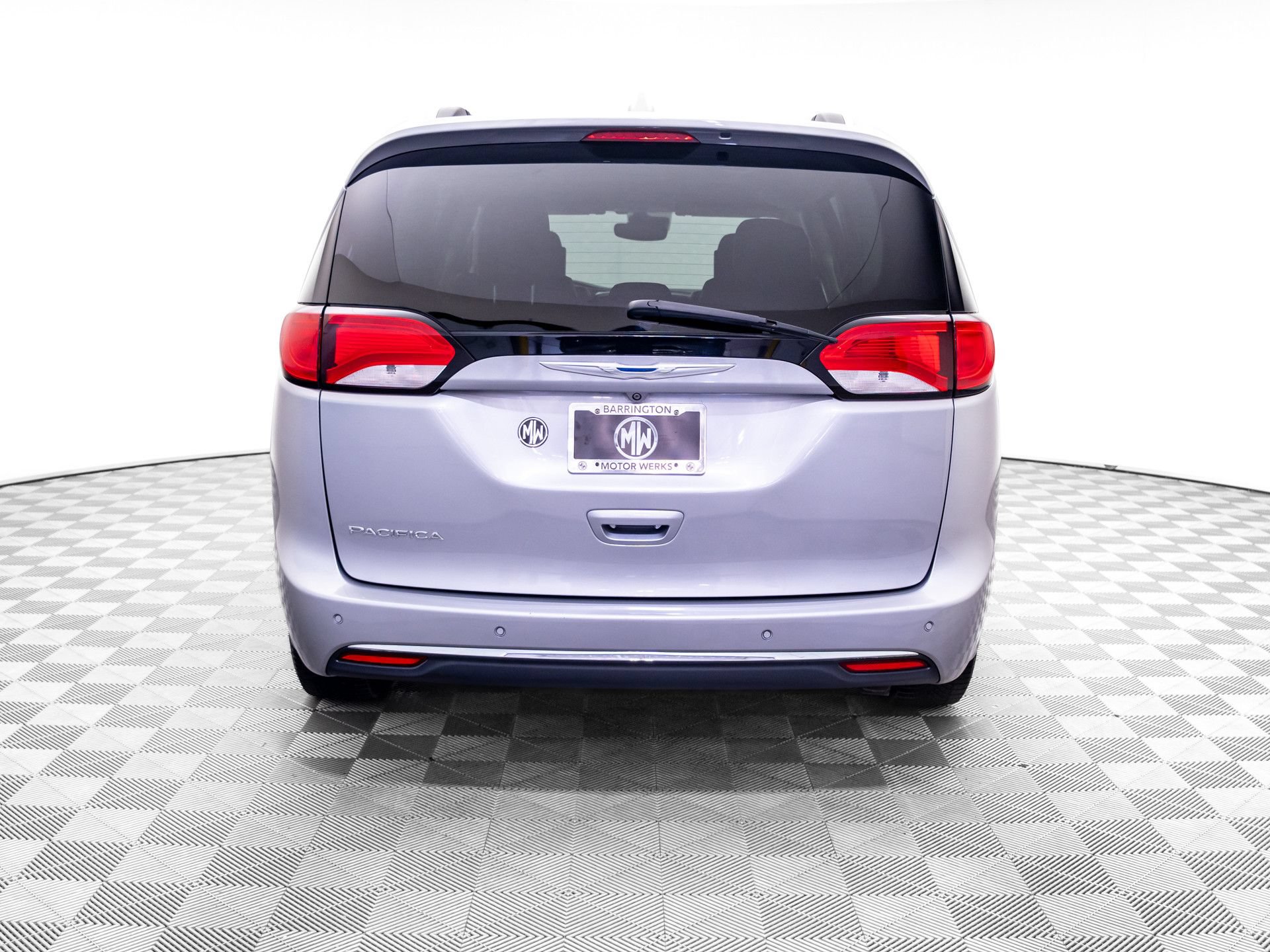 Used 2017 Chrysler Pacifica Touring-L Plus w/ Advanced Safetytec Group FWD image 4