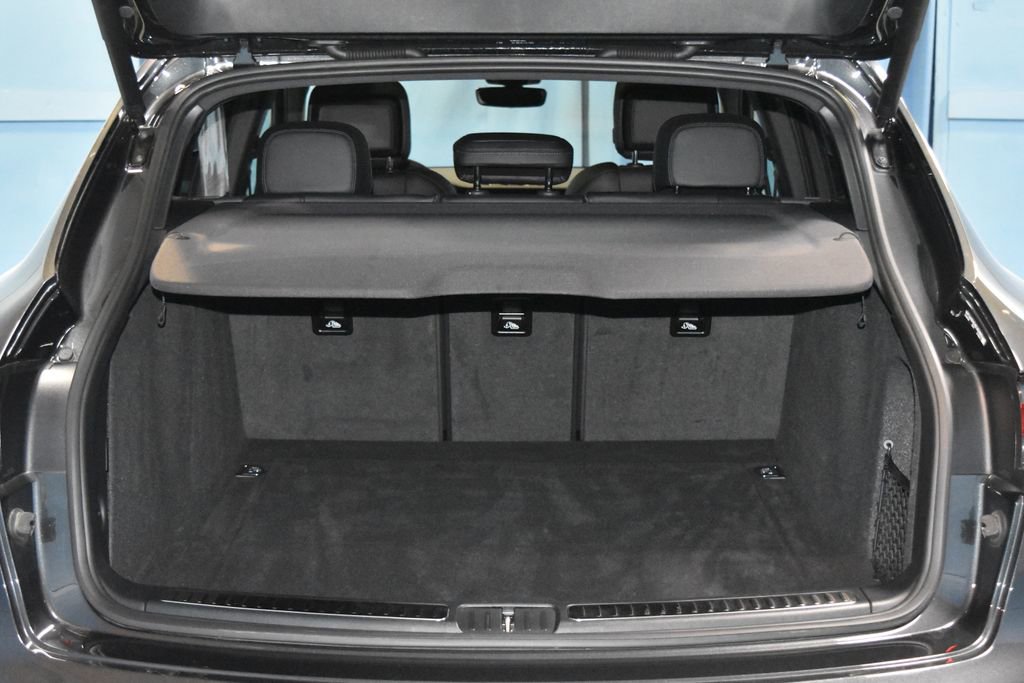 Certified 2025 Porsche Macan image 31