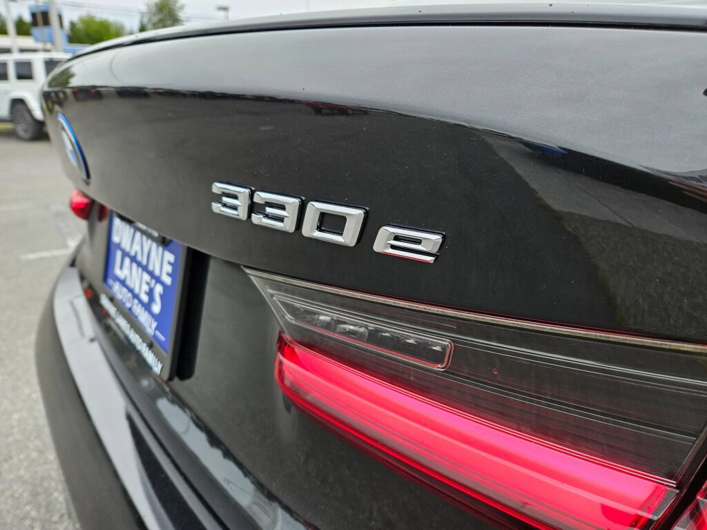Used 2023 BMW 330e xDrive w/ M Sport Package AWD/4WD image 11