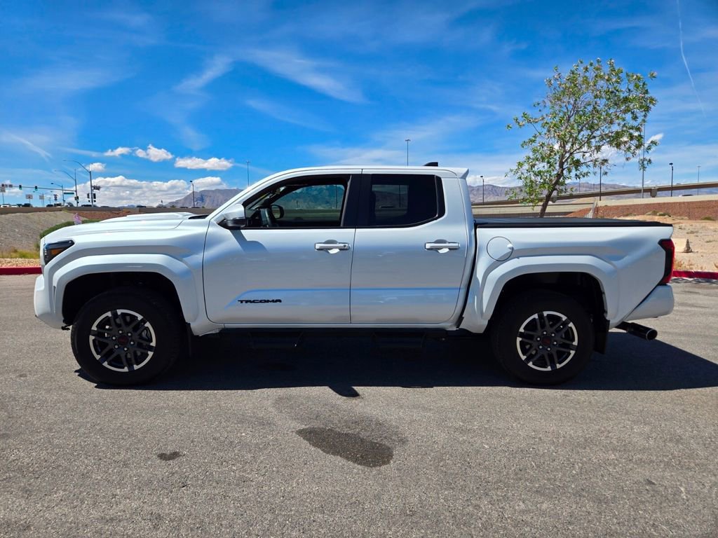 Used 2024 Toyota Tacoma TRD Sport w/ TRD Sport Upgrade Package AWD/4WD image 4
