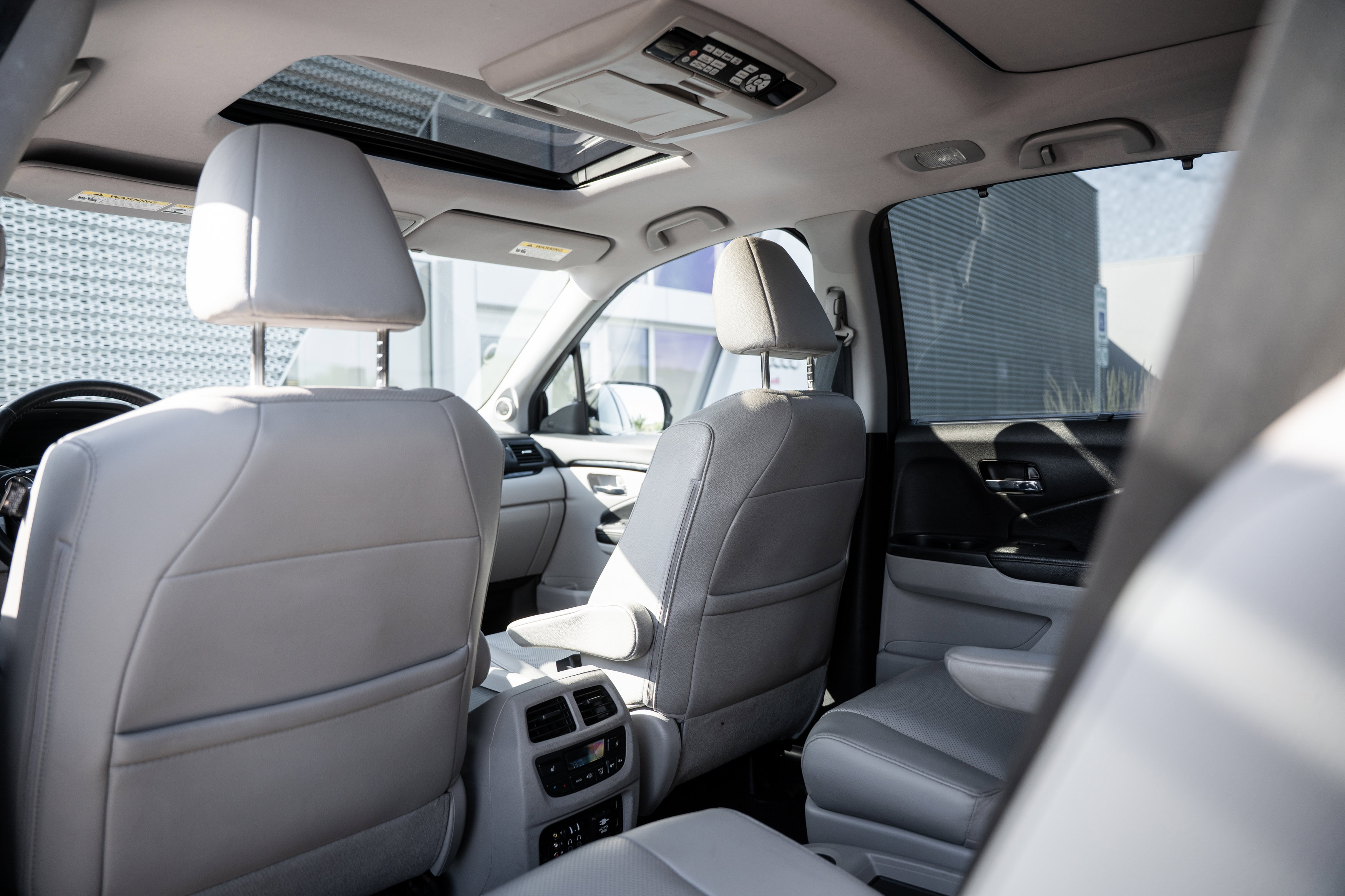 Used 2018 Honda Pilot Elite image 16