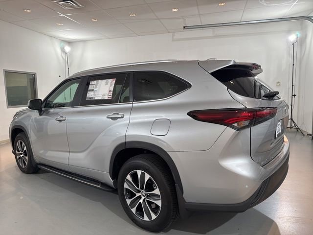 New 2025 Toyota Highlander XLE image 6