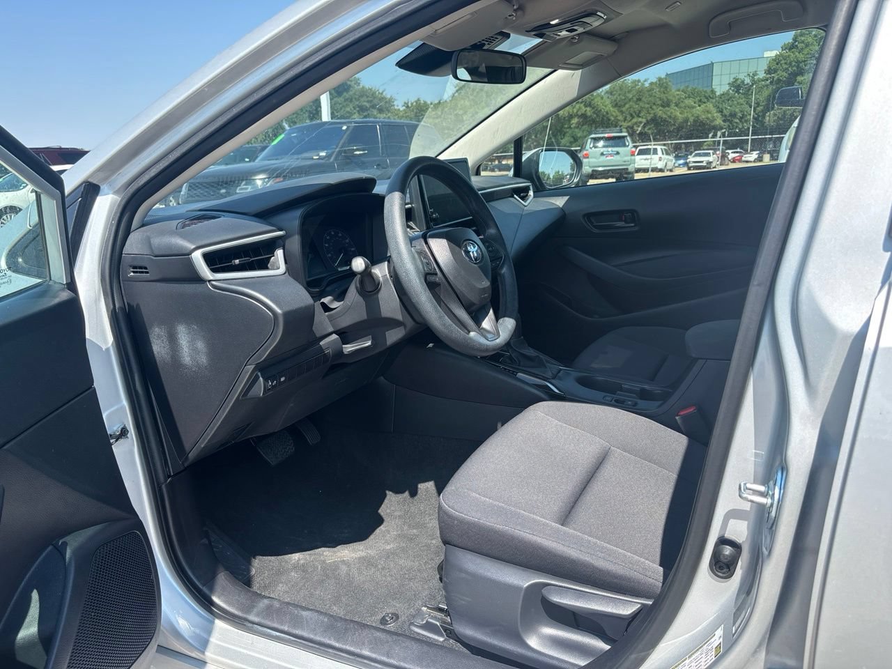 Used 2025 Toyota Corolla LE FWD image 7
