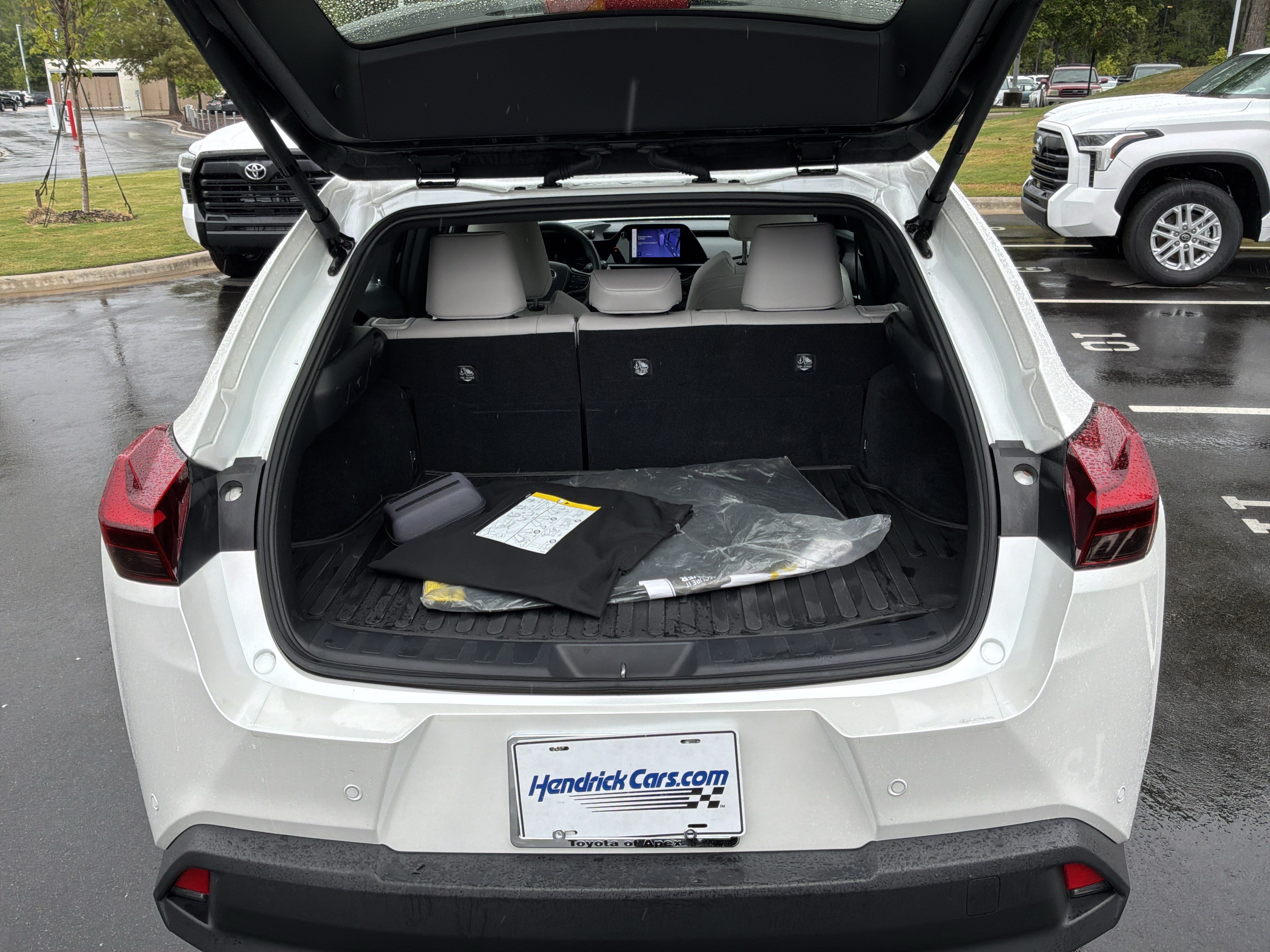 Used 2025 Lexus UX 300h FWD w/ Accessory Package (Z2) image 32