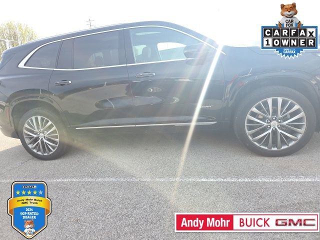 Used 2025 Buick Enclave Avenir image 1