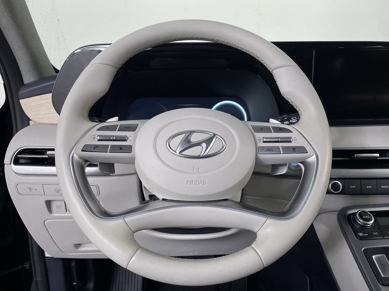 Used 2023 Hyundai Palisade Limited AWD/4WD image 13