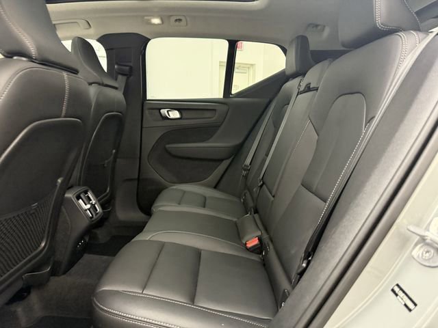 Certified 2025 Volvo XC40 B5 Plus image 23