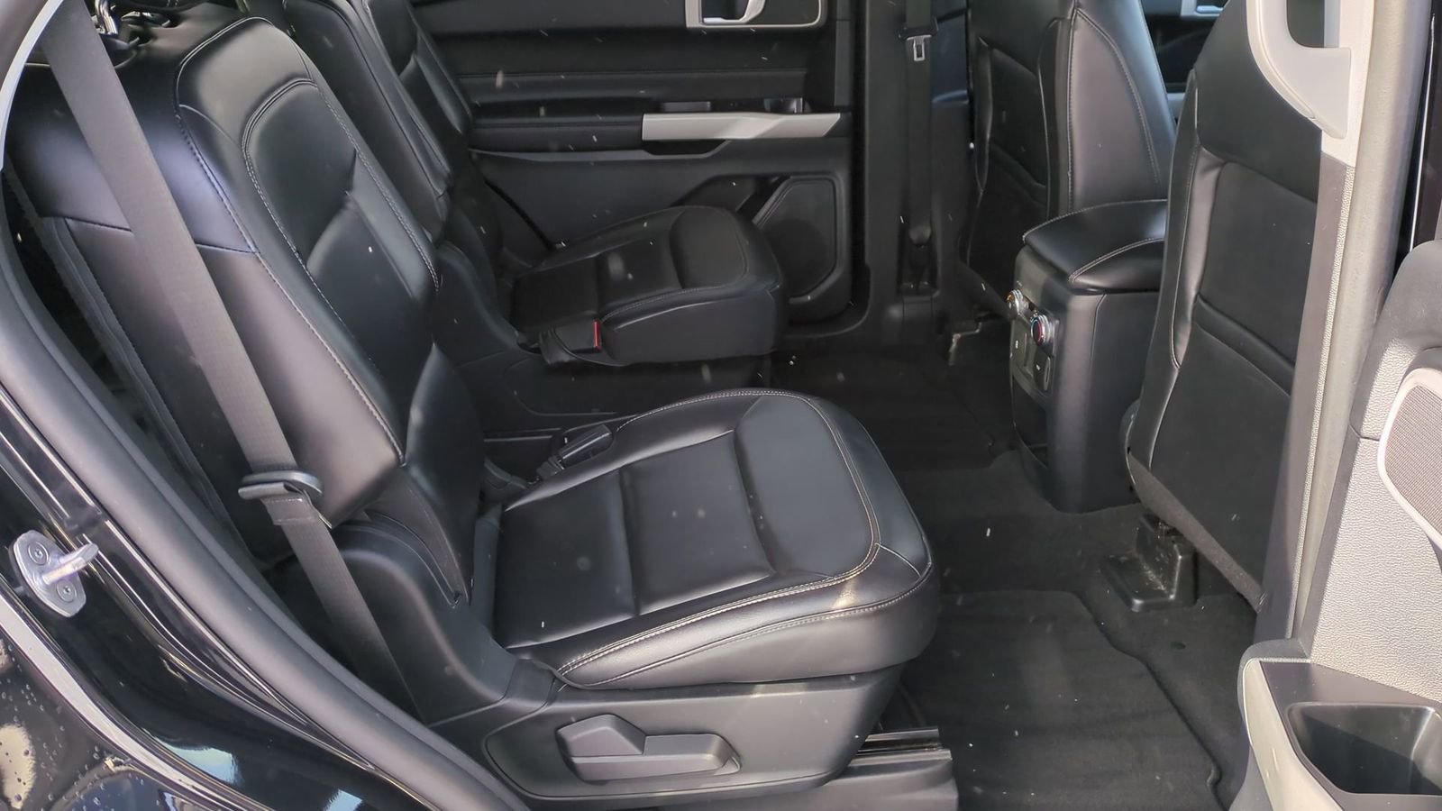 Certified 2021 Ford Explorer XLT w/ Equipment Group 202A image 24