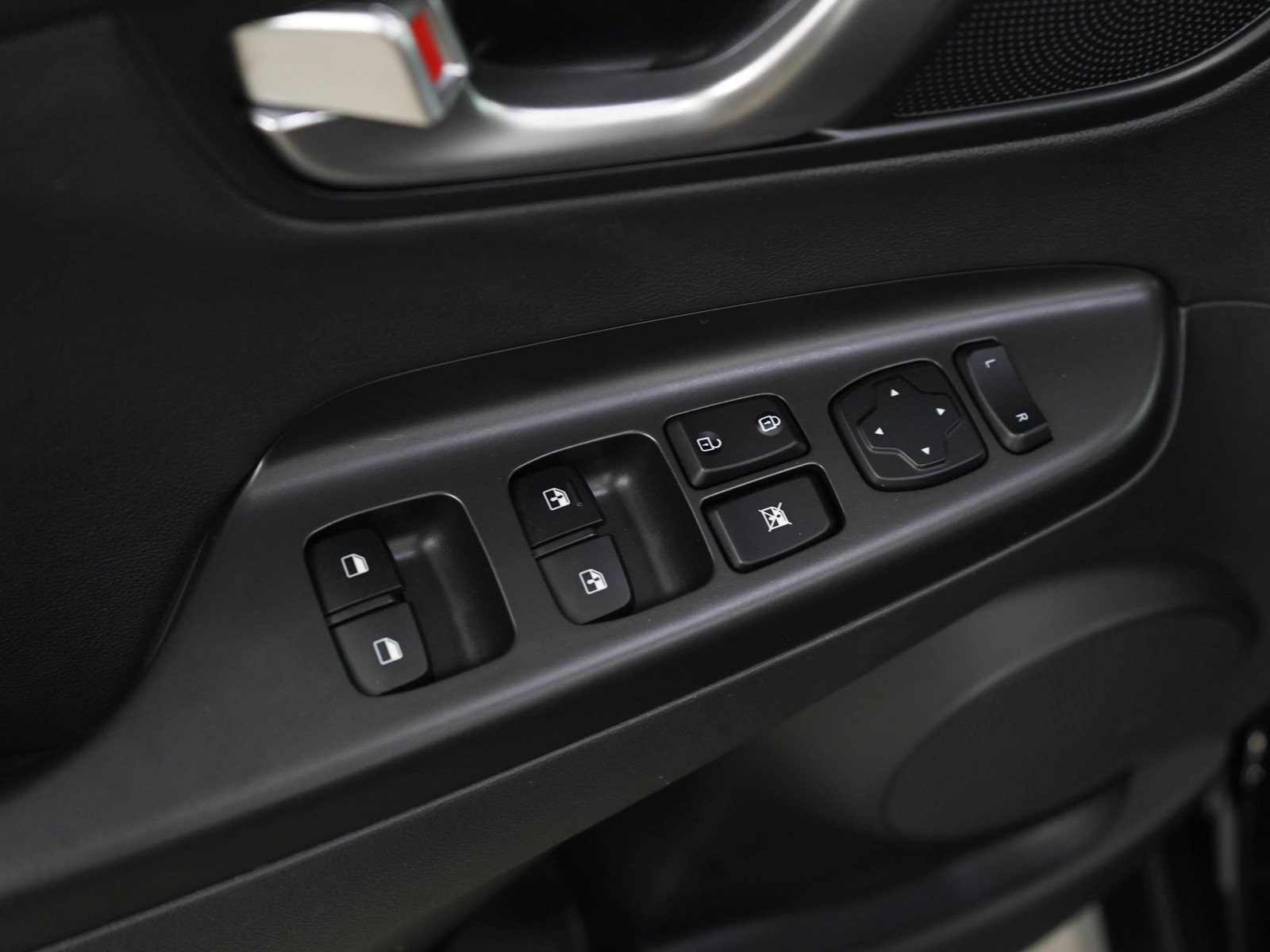 Used 2023 Hyundai Kona Limited FWD image 19