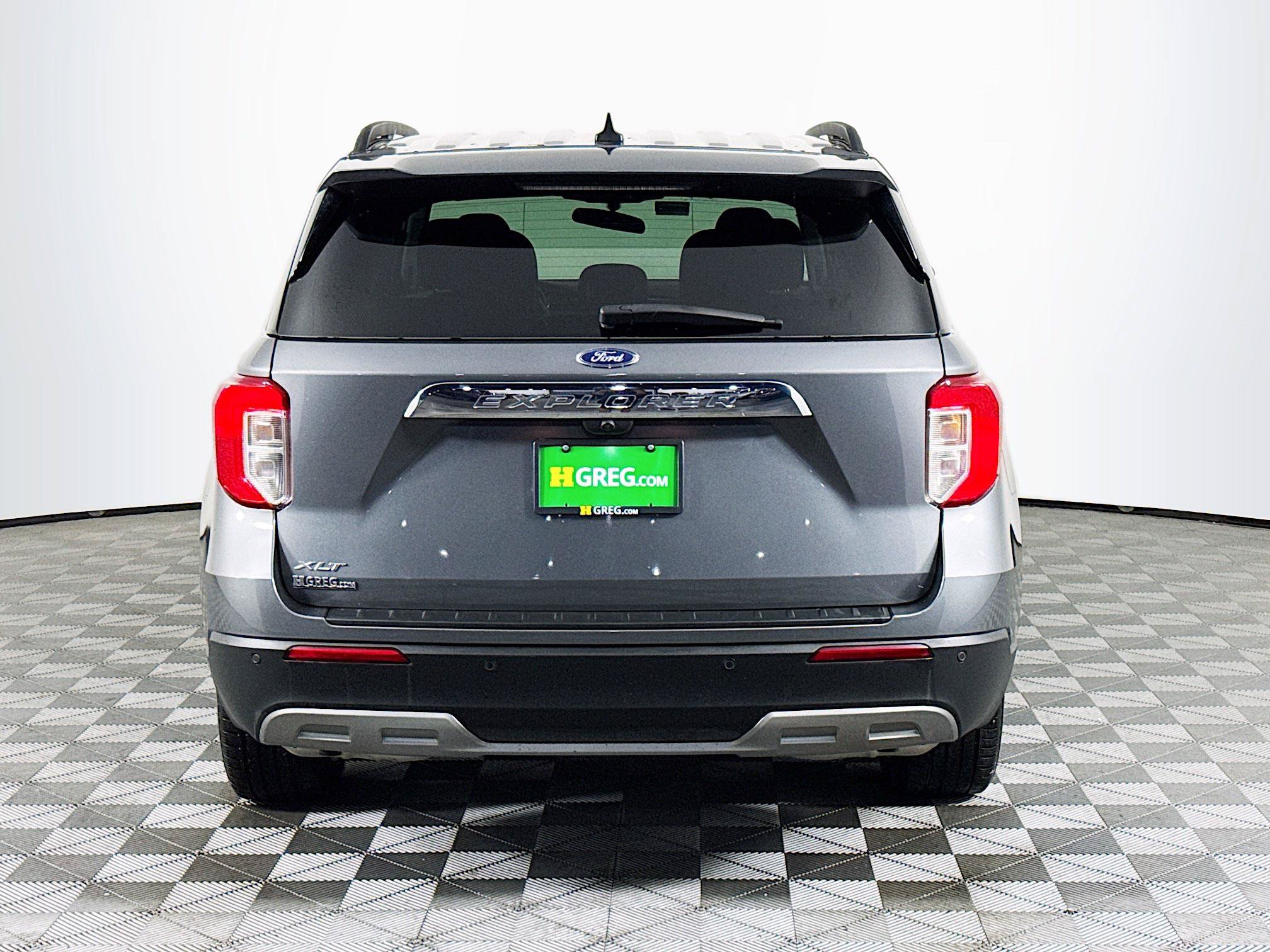 Used 2024 Ford Explorer XLT w/ Equipment Group 202A RWD image 7