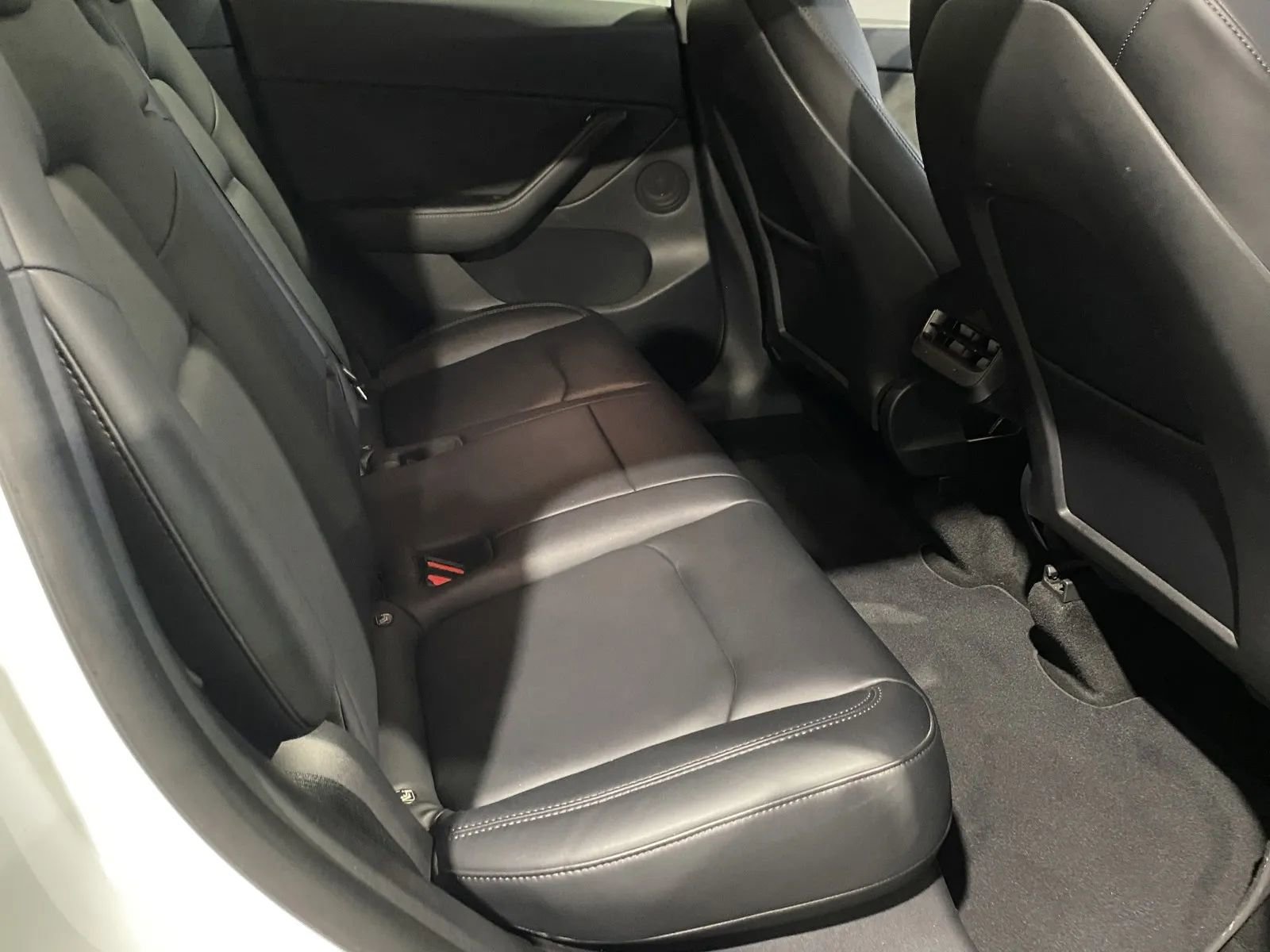 Used 2022 Tesla Model Y Long Range image 7