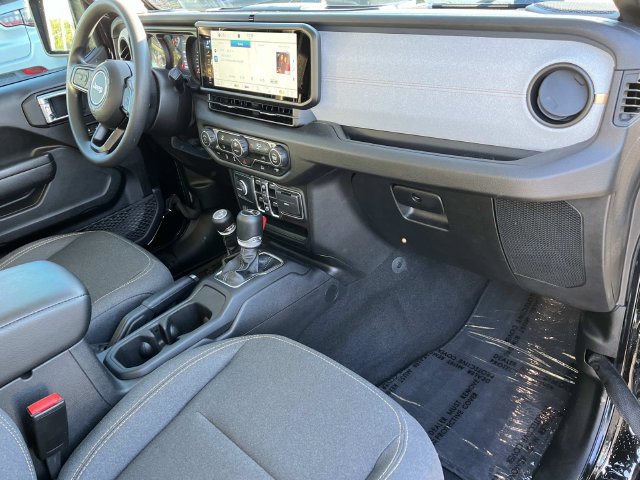 Used 2025 Jeep Gladiator Mojave AWD/4WD image 24