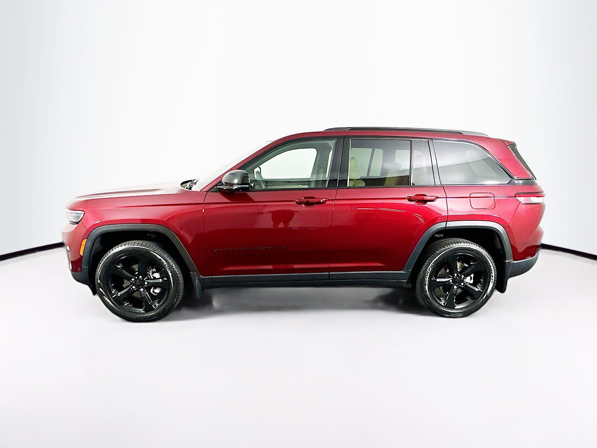 Used 2023 Jeep Grand Cherokee Limited w/ Luxury Tech Group II RWD image 4