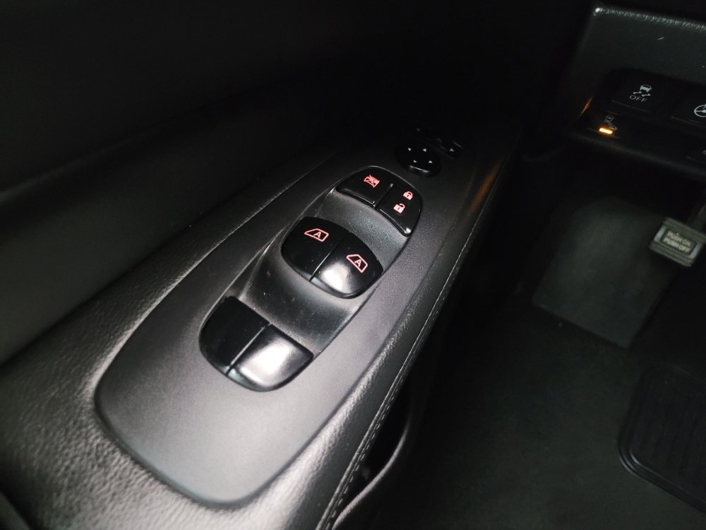 Used 2019 Nissan Pathfinder SL image 27