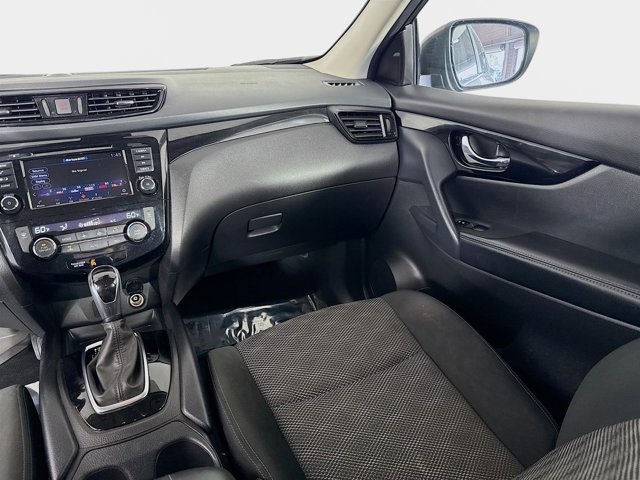 Certified 2022 Nissan Rogue Sport SV image 24