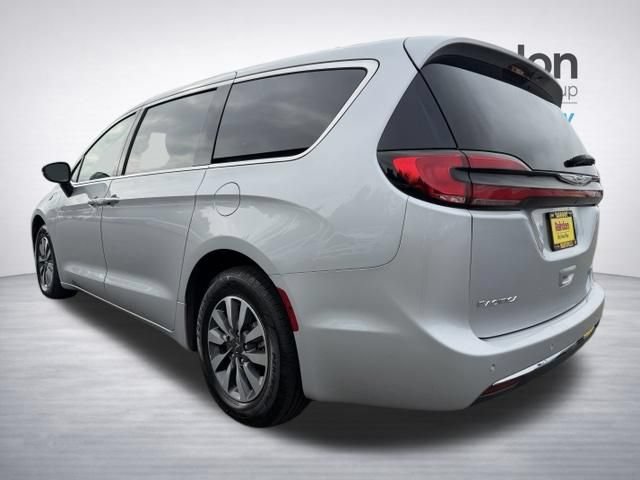 Used 2024 Chrysler Pacifica Limited FWD image 5