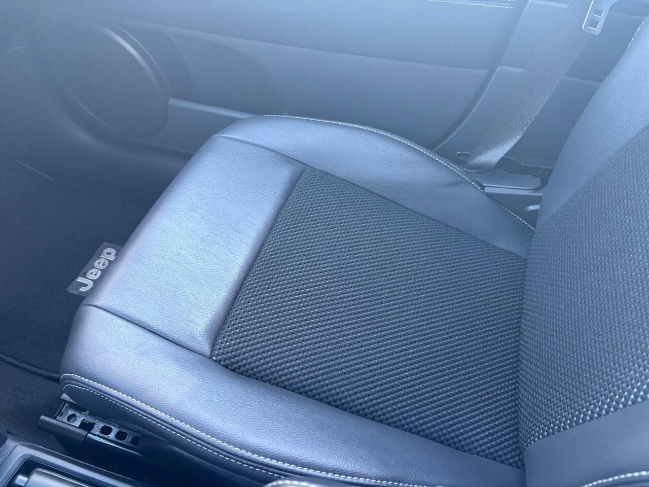 Used 2014 Jeep Compass Latitude w/ Sun/Sound Group image 17
