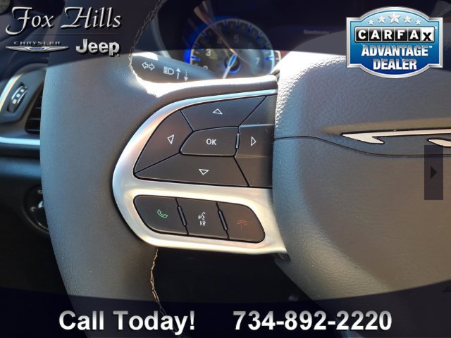 Used 2027 Chrysler Pacifica Select FWD image 18