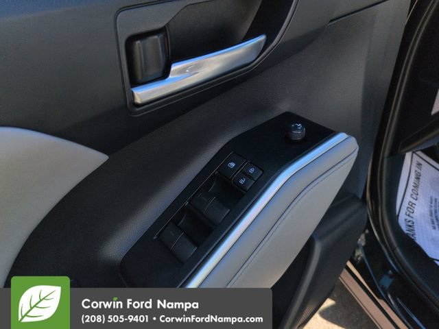 Used 2021 Toyota Highlander XLE AWD/4WD image 11