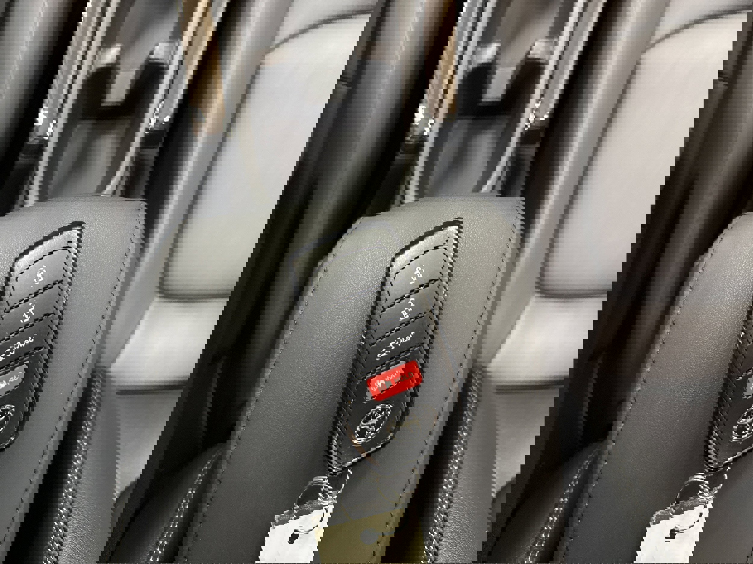 Used 2023 Toyota Corolla Cross XLE w/ Convenience Package image 33