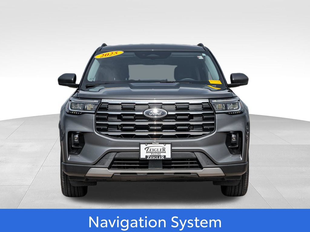 Used 2025 Ford Explorer Active w/ Active Comfort Package AWD/4WD image 2