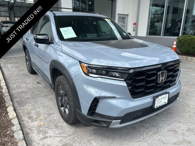 Used 2023 Honda Pilot TrailSport image 3