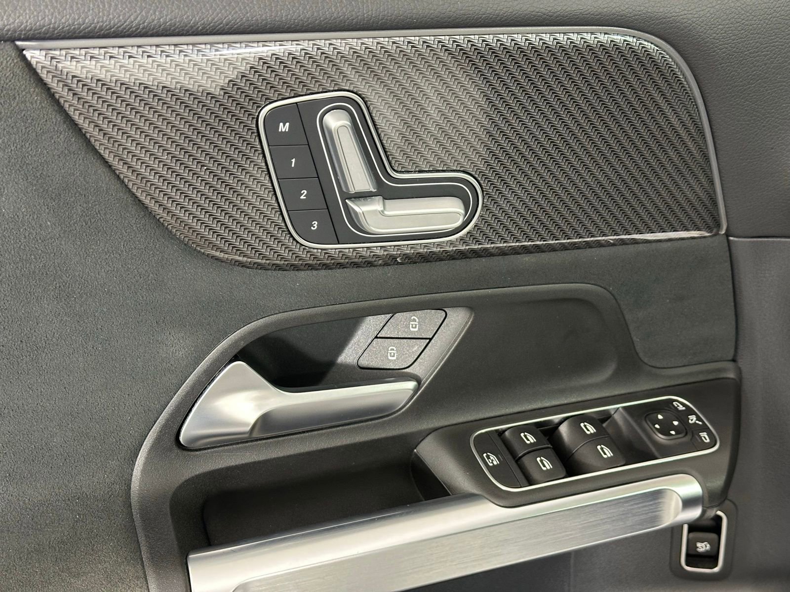 Used 2022 Mercedes-Benz GLB 35 AMG 4MATIC image 7