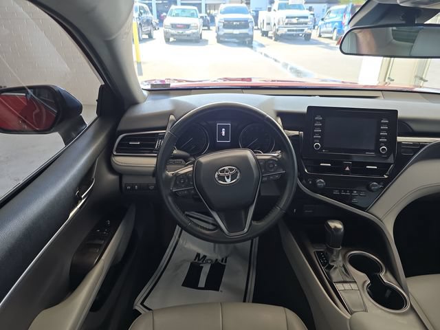 Used 2022 Toyota Camry SE w/ Carpet Mat Package (TMS) FWD image 12