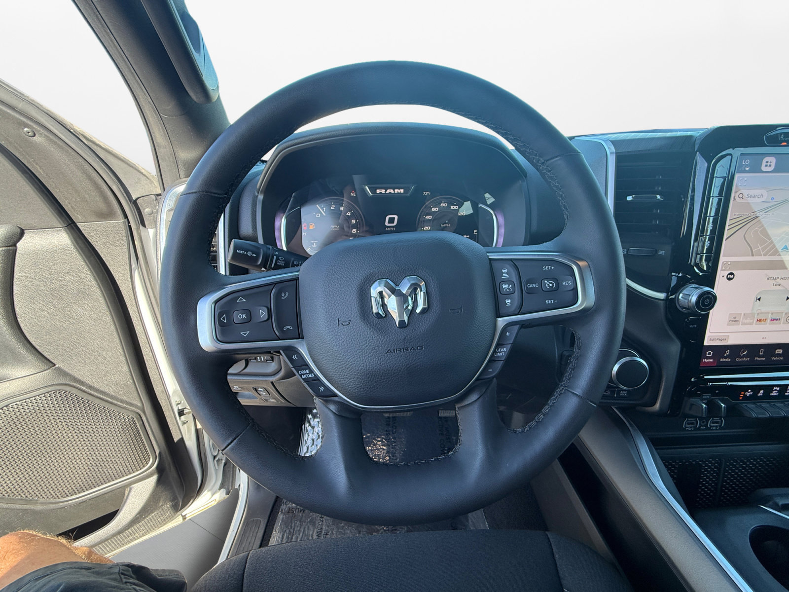 Used 2025 RAM 1500 Big Horn AWD/4WD image 17