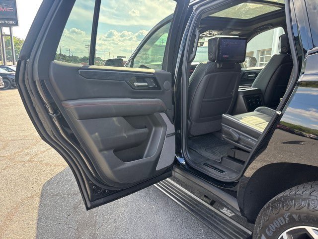 New 2026 GMC Yukon AT4 Ultimate w/ LPO, Floor Liner Package AWD/4WD image 30