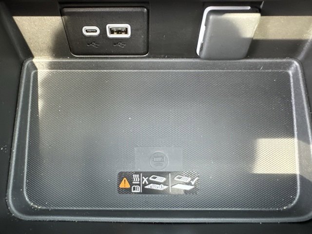 Used 2024 Chevrolet Tahoe High Country w/ Premium Package image 21