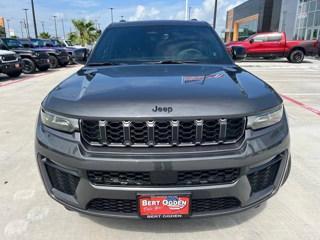 Used 2026 Jeep Grand Cherokee Limited w/ Limited Altitude Package RWD image 2