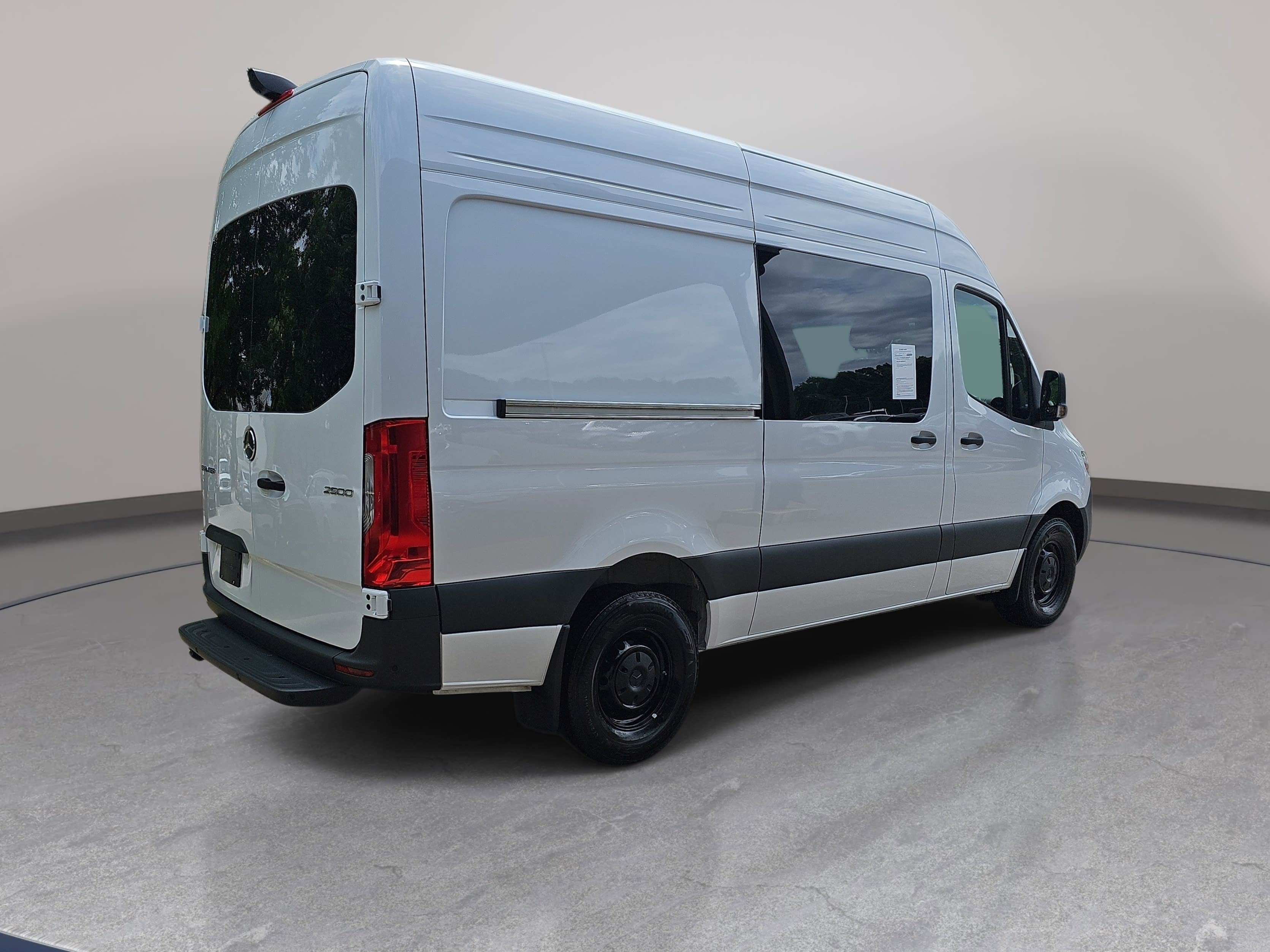 Used 2025 Mercedes-Benz Sprinter 2500 image 5