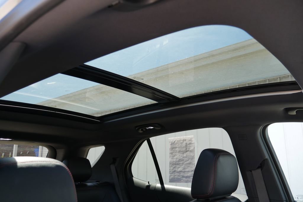 Used 2023 Chevrolet Equinox RS w/ RS Leather Package FWD image 23