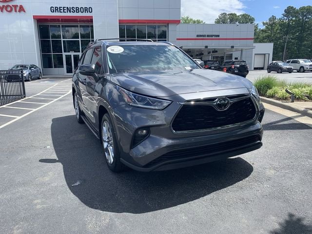 Used 2023 Toyota Highlander Limited AWD/4WD image 2