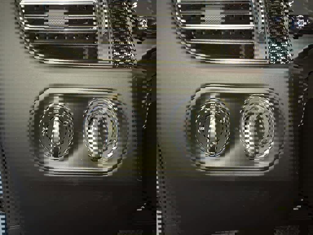 Used 2025 Porsche Macan GTS image 14