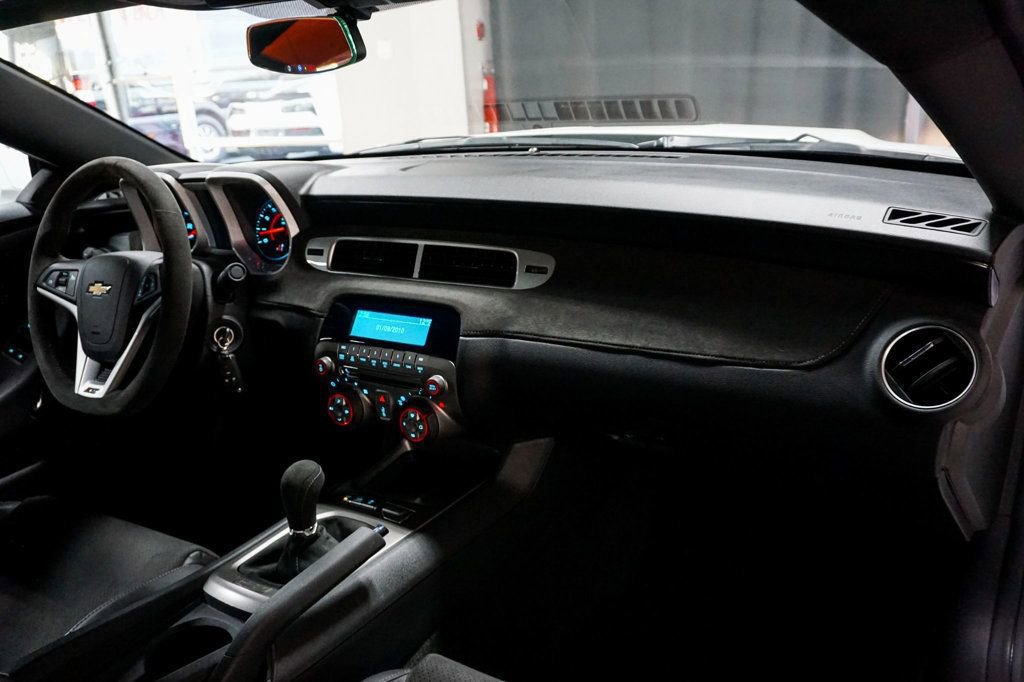 Used 2015 Chevrolet Camaro Z/28 image 32