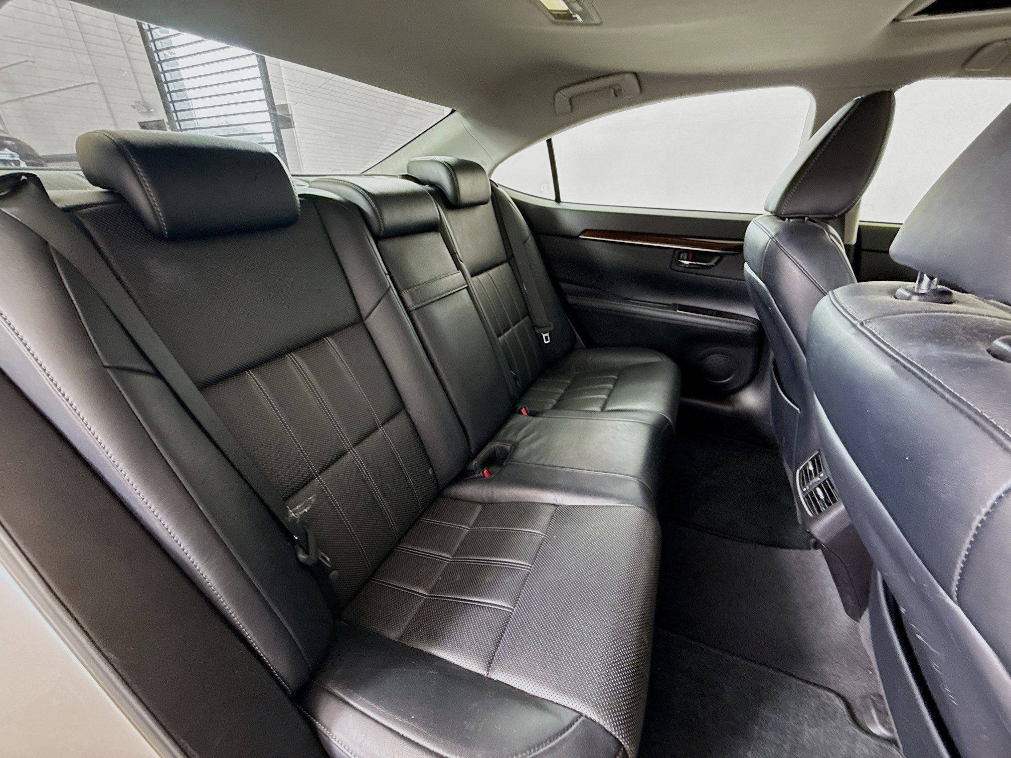 Used 2016 Lexus ES 350 w/ Luxury Package w/Wood Trim FWD image 26