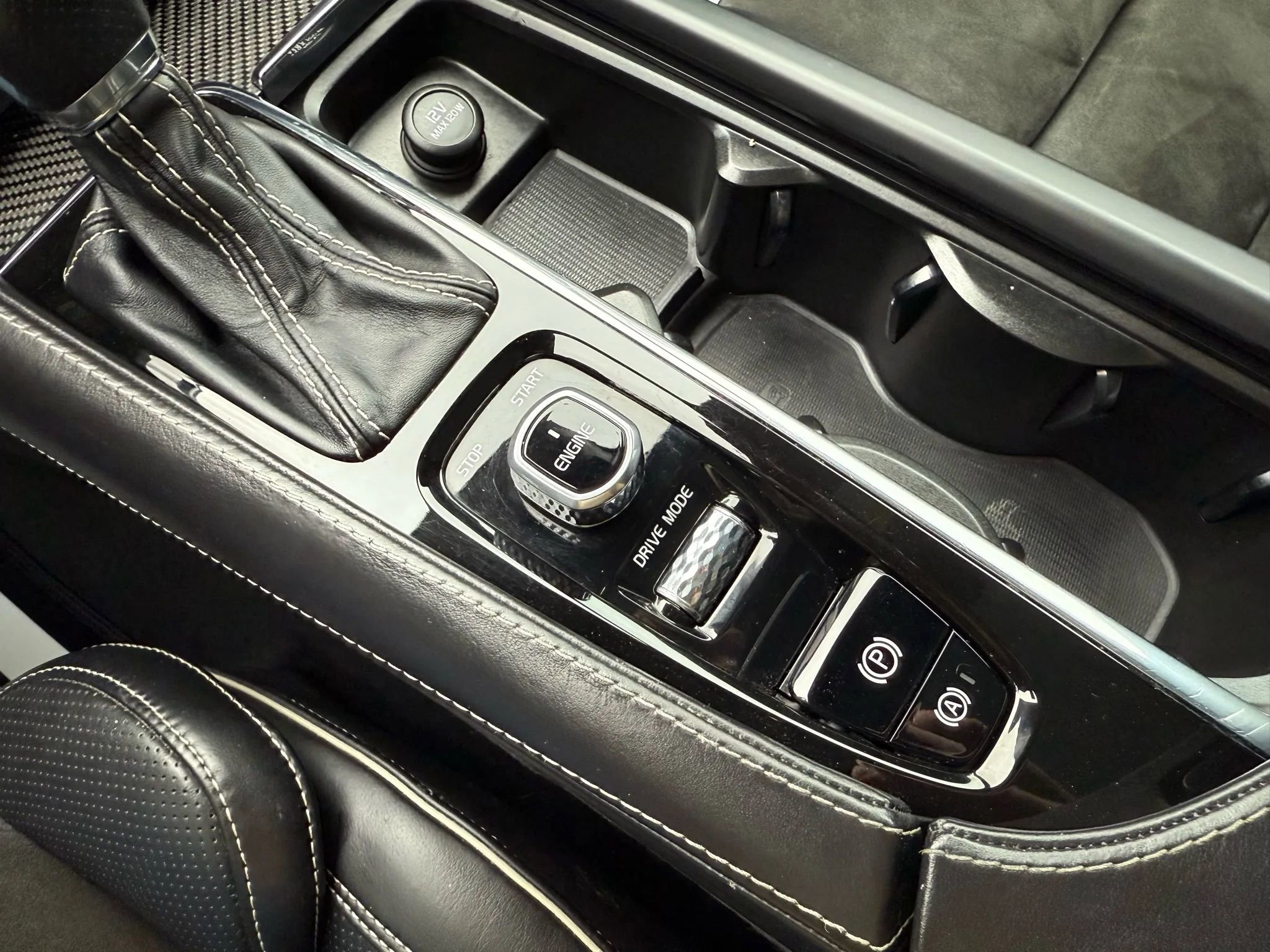 Used 2017 Volvo XC90 T6 R-Design w/ Vision Package image 24