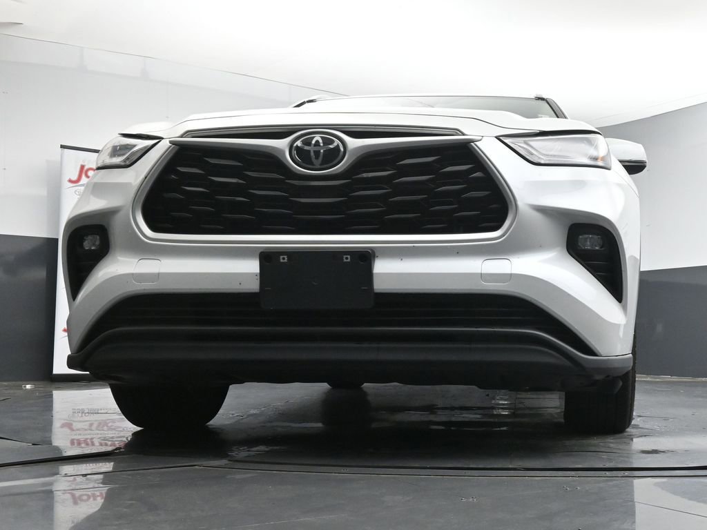 Used 2023 Toyota Highlander XLE AWD/4WD image 26