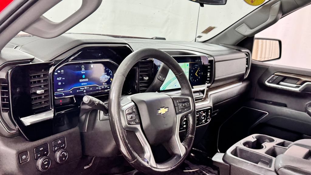 Used 2022 Chevrolet Silverado 1500 LT AWD/4WD image 32