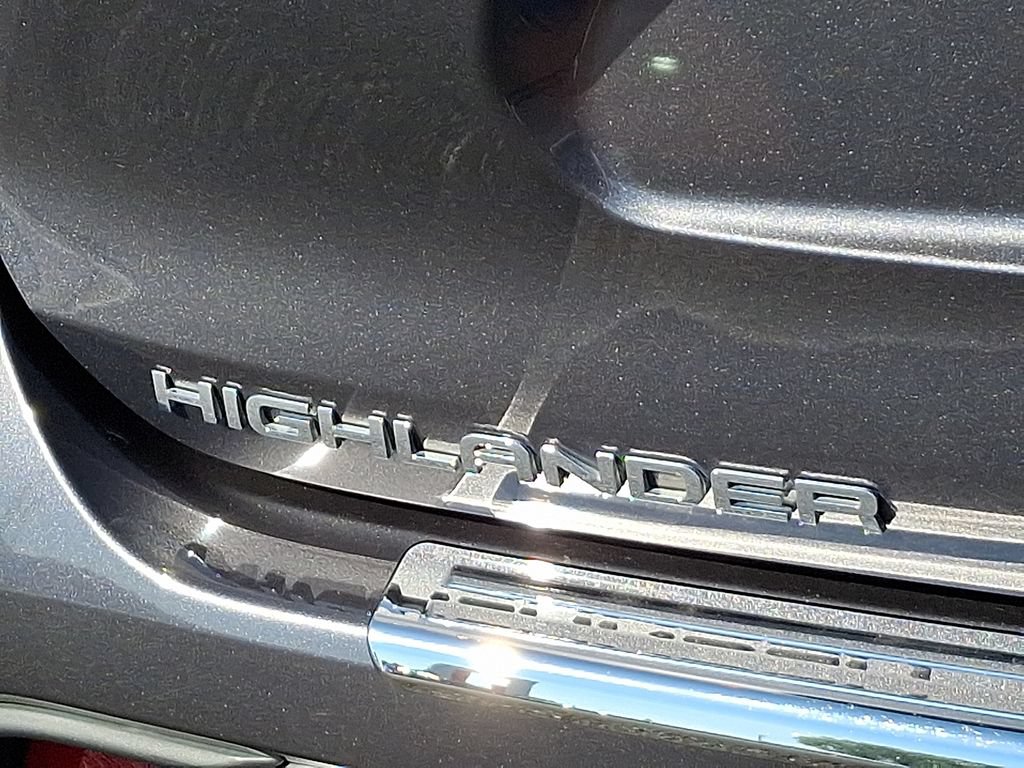 Used 2025 Toyota Highlander Platinum AWD/4WD image 32