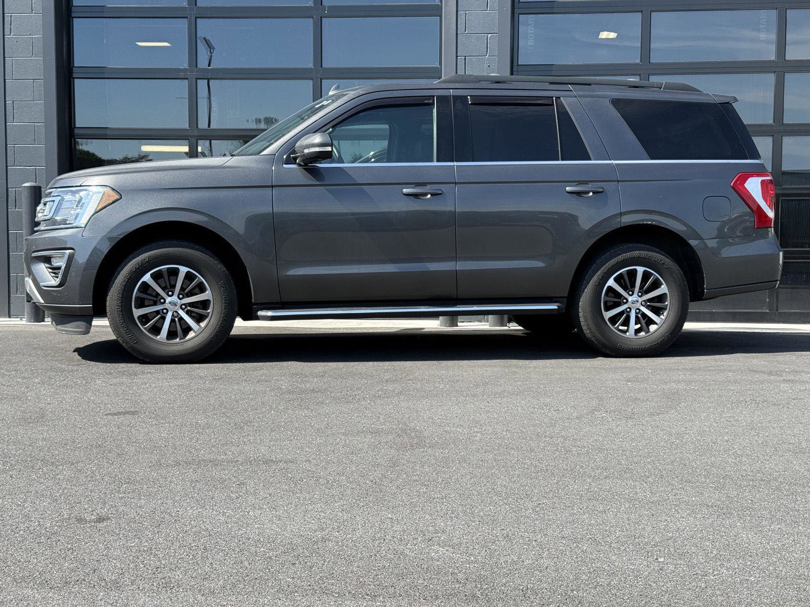 Used 2019 Ford Expedition XLT w/ Equipment Group 202A AWD/4WD image 2
