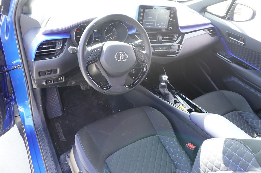 Used 2021 Toyota C-HR XLE FWD image 3
