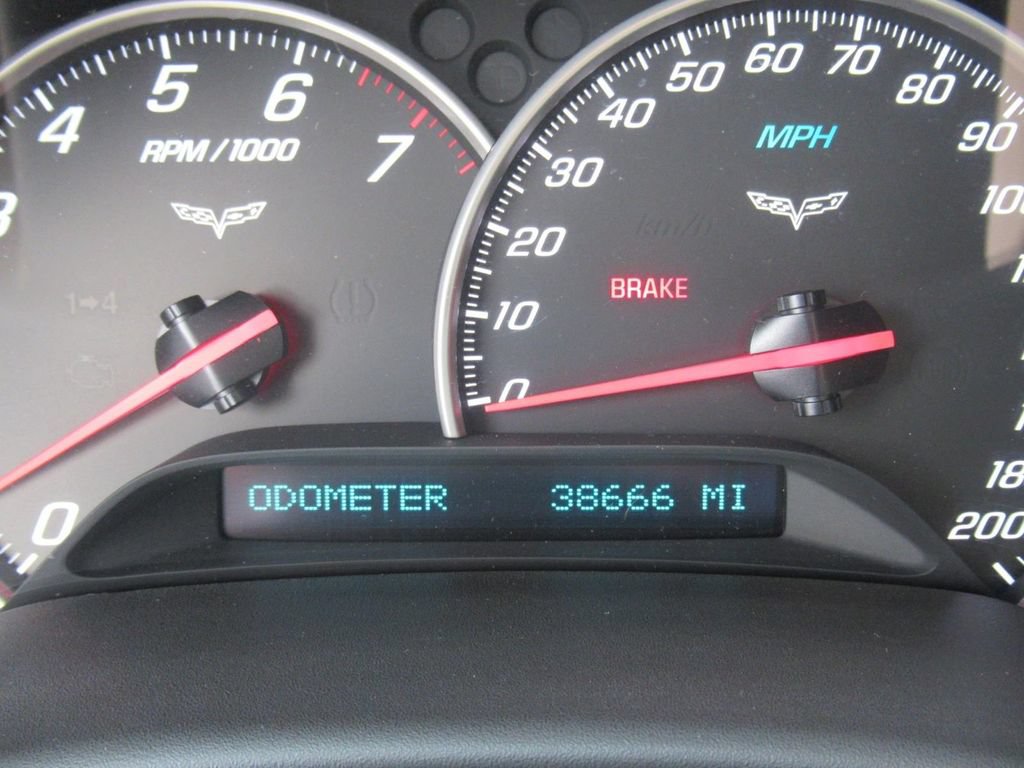 Used 2005 Chevrolet Corvette Convertible w/ Preferred Equipment Group RWD image 19