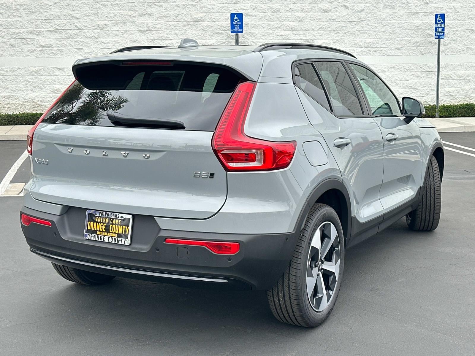 New 2026 Volvo XC40 B5 Plus w/ Protection Package Premier AWD/4WD image 4