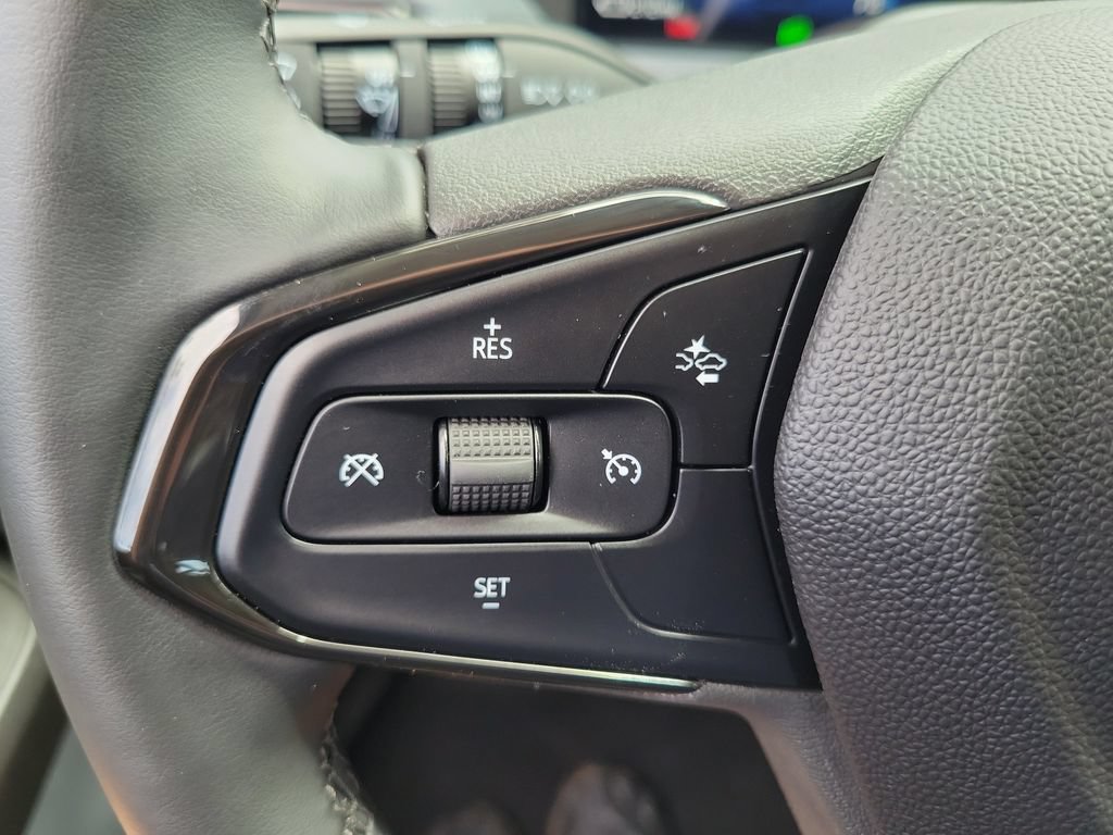 Used 2027 Chevrolet Bolt LT w/ Comfort Package FWD image 5