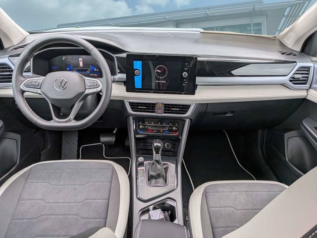 New 2026 Volkswagen Taos SE FWD image 15