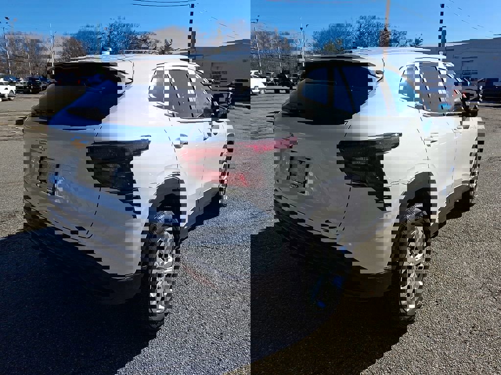 Used 2024 Chevrolet Trax LS image 7